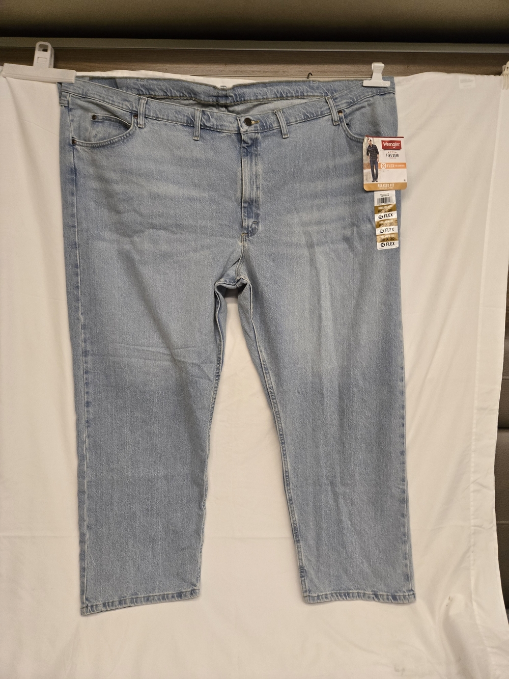 Wrangler Men's Light Wash Relaxed Jeans